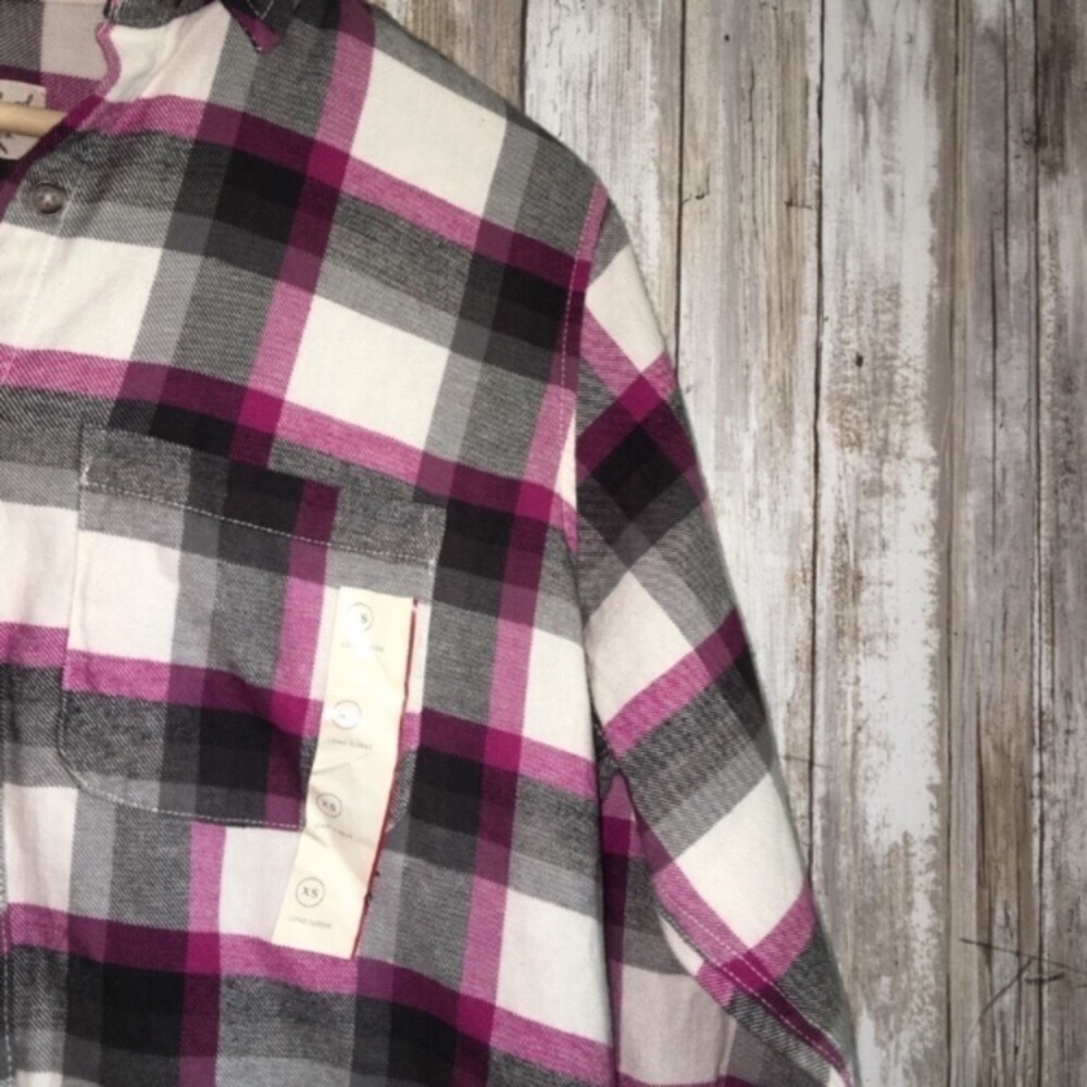 NWT Universal Thread Purple & Black Plaid Button Down - Picture 2 of 5